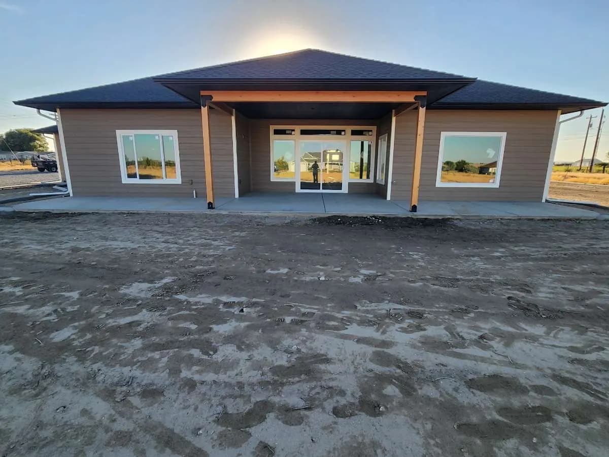 Central Washington home with new seamless gutters and downspouts installed